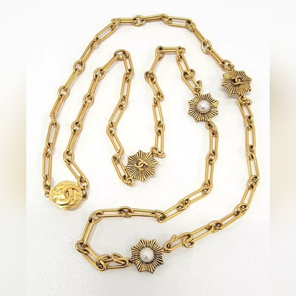 EPIC *RARE* AUTH Vtg CHANEL CC Pearl Sunburst Starburst Medallion Necklace 35"